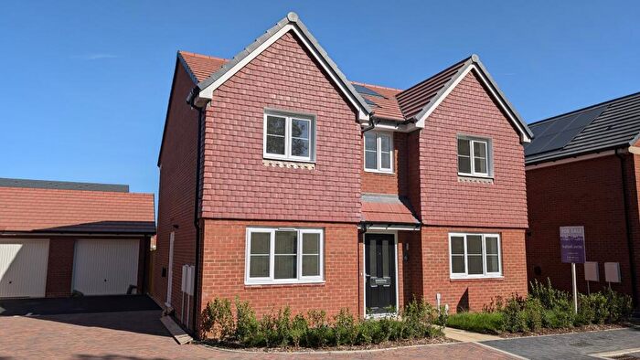 4 Bedroom Detached House For Sale In Cooper Close, Bordon, Hampshire, GU35
