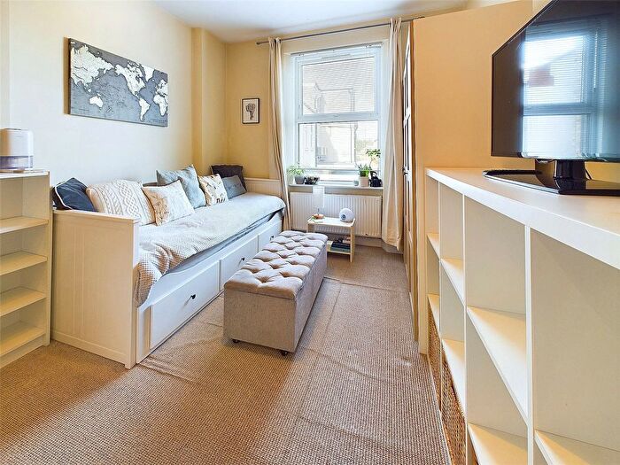 Studio To Rent In Heath Road, Twickenham, TW1