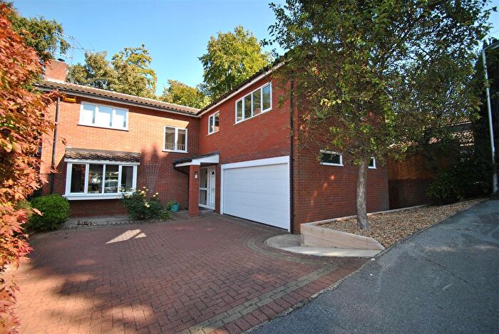 5 Bedroom Detached House For Sale In Shrubbery Grove, Royston, SG8