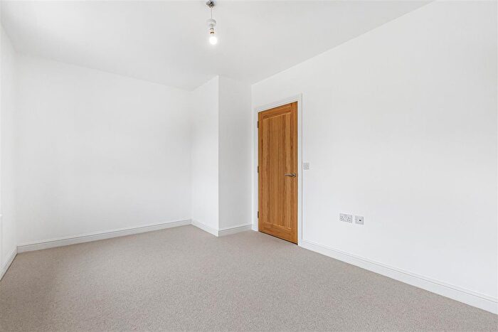 2 Bedroom Terraced House For Sale In Cedars Road, London, N21