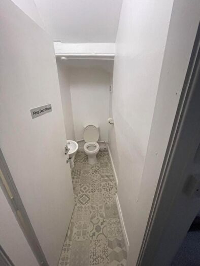 5 Bedroom Apartment To Rent In Regent Park Avenue, LS6