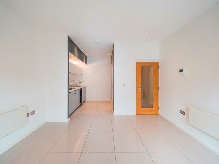 2 Bedroom Apartment To Rent In Apt . :: Ice Plant, M4