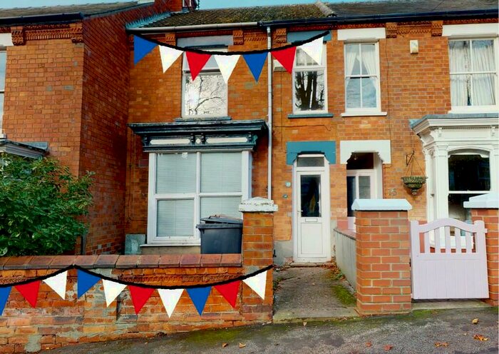 3 Bedroom Terraced House To Rent In Queens Crescent - Student House For /, LN1