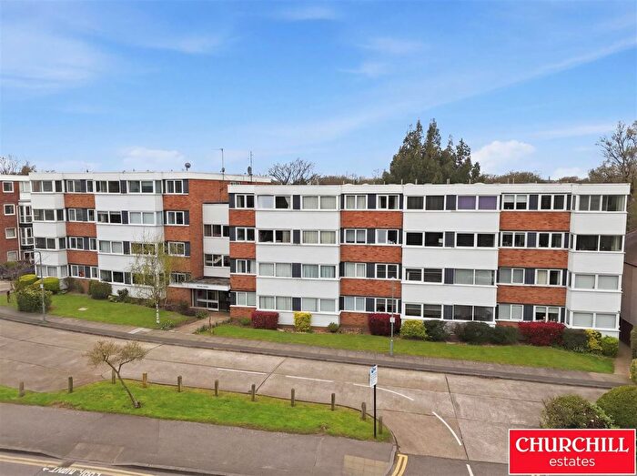 2 Bedroom Flat For Sale In Trent Court, New Wanstead, E11