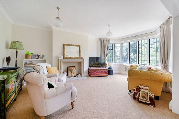 3 Bedroom Flat To Rent In Magdalene House, SW15