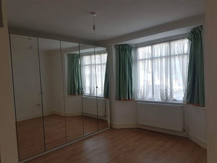 5 Bedroom Semi Detached House To Rent In Greyhound Hill, London, NW4