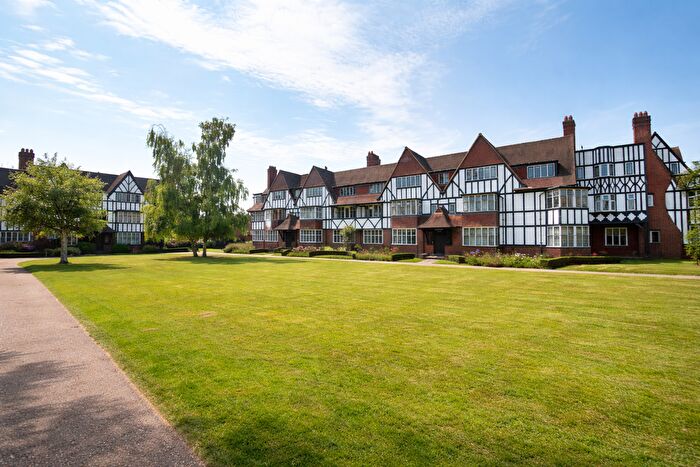 2 Bedroom Flat To Rent In Queens Drive, London, W3