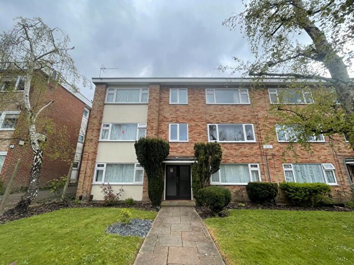 1 Bedroom Flat To Rent In Bartlett House Woodside Road, SO17