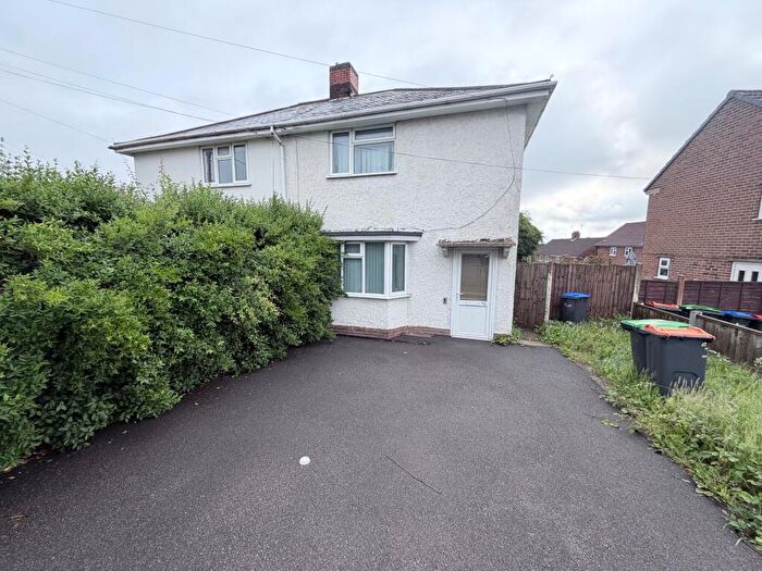 3 Bedroom Semi-Detached House To Rent In Carsic Lane, Sutton-in-ashfield, NG17