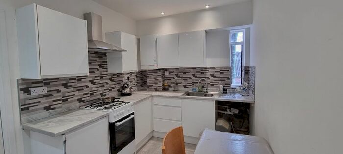 3 Bedroom Flat To Rent In East Prescot Road, Liverpool, L14