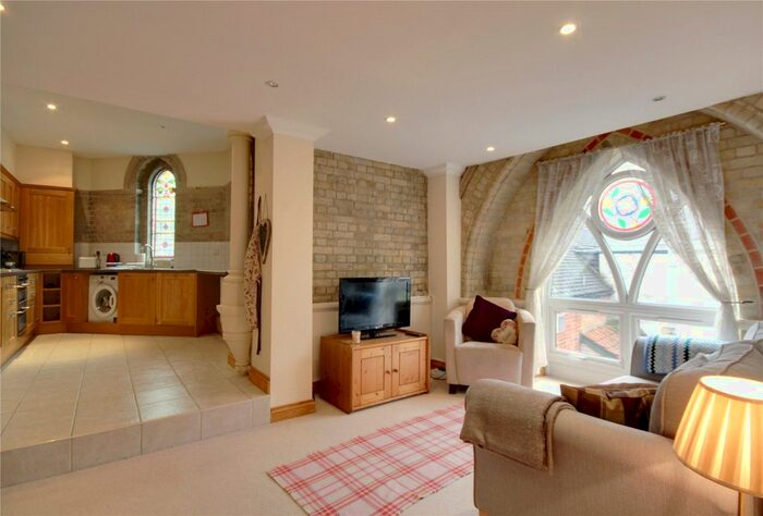 1 Bedroom Flat To Rent In Stanway Place, - Guildford Street, Chertsey, Surrey, KT16