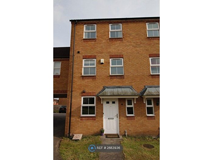 4 Bedroom Terraced House To Rent In Murray Close, Nottingham, NG5