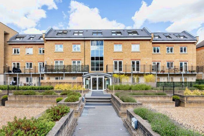 2 Bedroom Flat To Rent In Garratt Lane, London, SW18