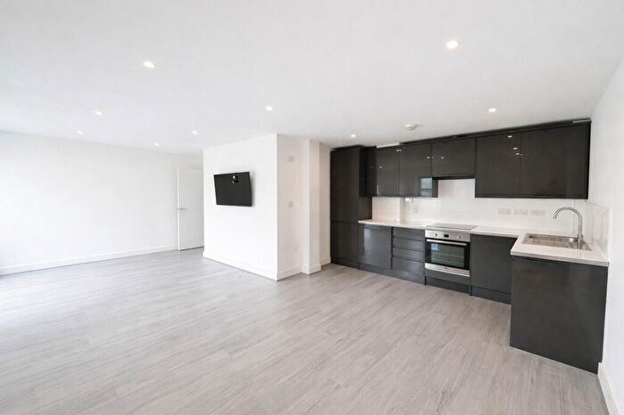 2 Bedroom Flat To Rent In Sparrow House - Glengall Road, Edgware, HA8