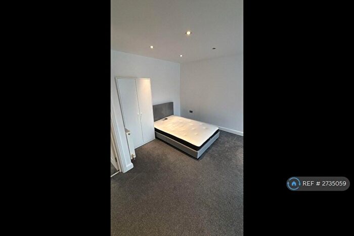 Studio To Rent In The Compasses, Luton, LU1