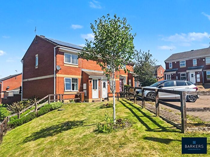 3 Bedroom Town House For Sale In Laneside Gardens, Morley, LS27