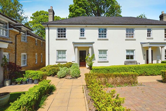 2 Bedroom Maisonette For Sale In Queensway, Hemel Hempstead, HP2