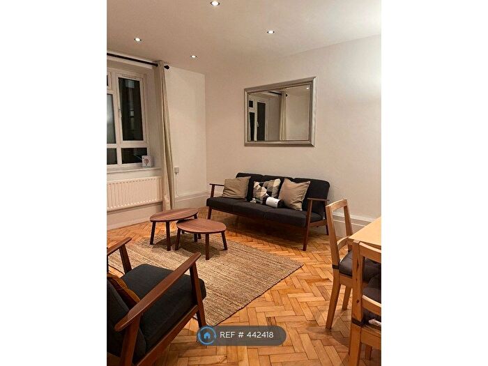 2 Bedroom Flat To Rent In Triangle Place, London, SW4