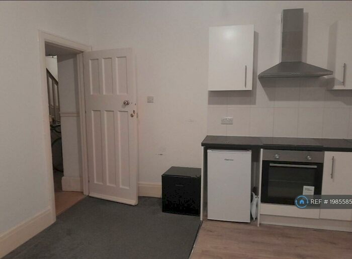 1 Bedroom Flat To Rent In York Avenue, Hove, BN3