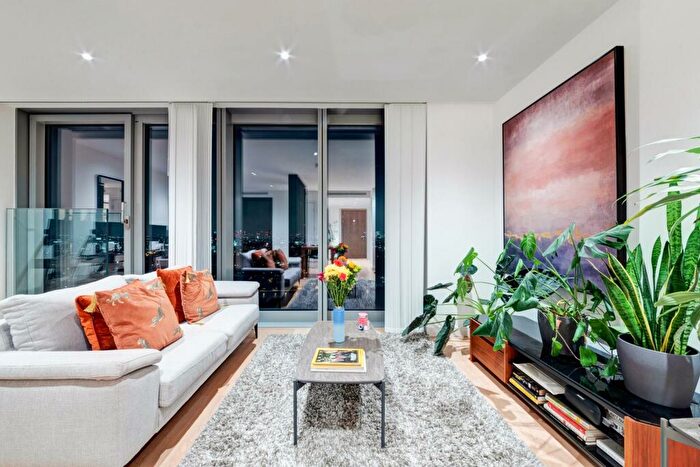 Flat For Sale In Landmark Pinnacle, Canary Wharf, E14