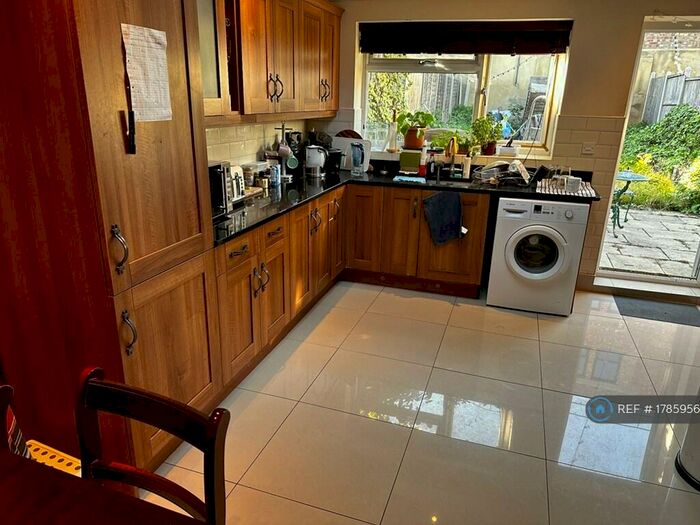 4 Bedroom Flat To Rent In Thistlewaite Road, London, E5