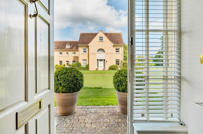 4 Bedroom Detached House For Sale In The Stables, Lechlade, Gloucestershire, GL7