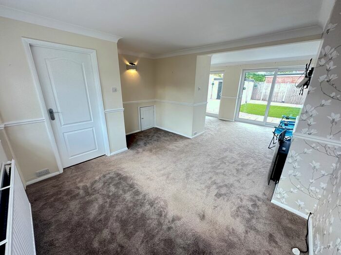 3 Bedroom Semi-Detached House To Rent In Lodge Way, Surrey, TW17