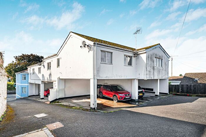 2 Bedroom Flat For Sale In Bitton Park Road, Teignmouth, TQ14