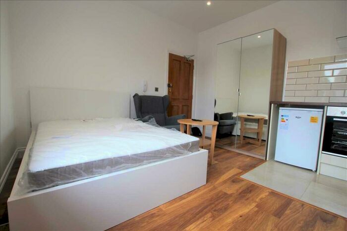 Flat To Rent In Charminster Road, Bournemouth, BH8