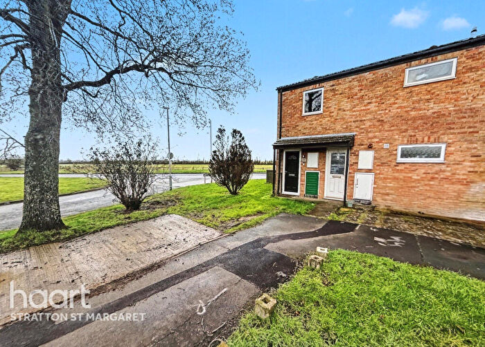 3 Bedroom Maisonette For Sale In Edencroft, Highworth, SN6