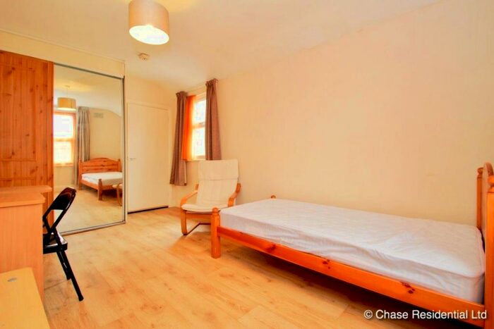 Flat To Rent In Vaughan Road, Harrow, HA1