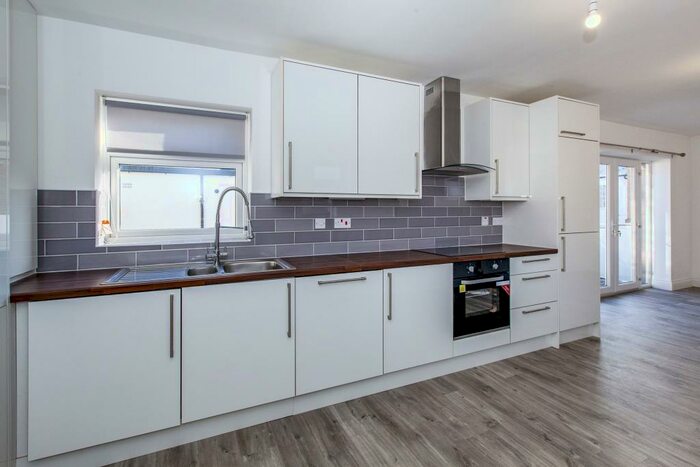 1 Bedroom Apartment To Rent In Victoria Street, SL4