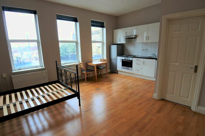 Studio To Rent In West Hendon Broadway, West Hendon, NW9