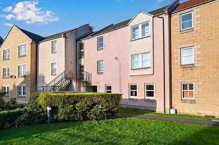 2 Bedroom Flat For Sale In Lindsay Road, Edinburgh, EH6