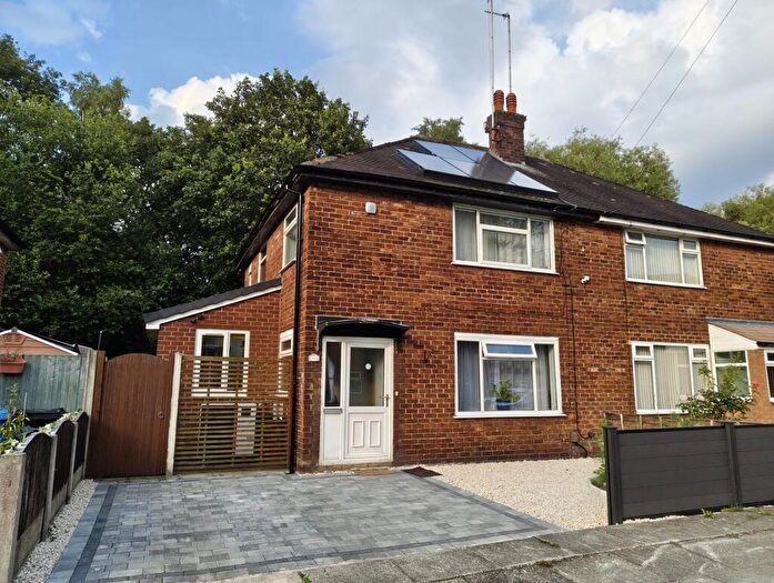 3 Bedroom Semi Detached House For Sale In Nansen Close, Stretford, M32