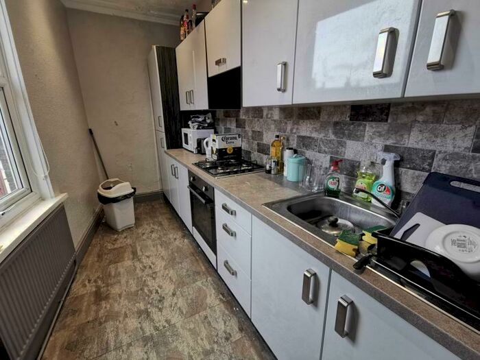 4 Bedroom Terraced House To Rent In Thornville Road, Hyde Park, Leeds, LS6