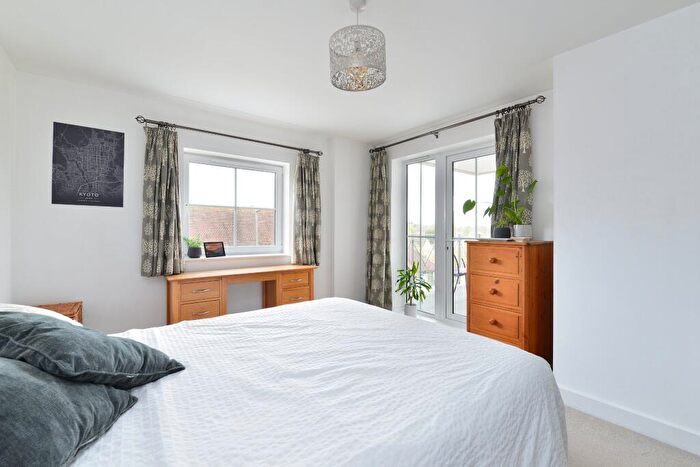 1 Bedroom Flat For Sale In Flambard Way, Godalming, Surrey, GU7