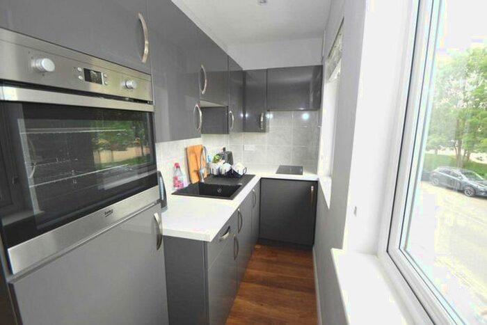 Studio To Rent In Addlestone Road, Addlestone, KT15