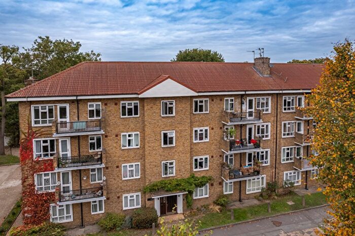 3 Bedroom Flat For Sale In The Herons, New Wanstead, E11