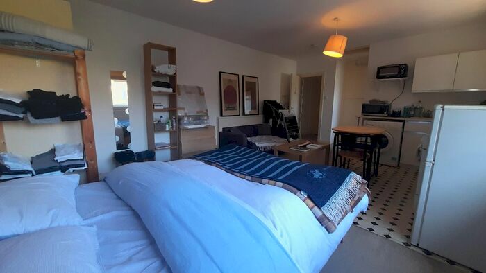 Studio To Rent In Strathville Road, Earlsfield, London, SW18