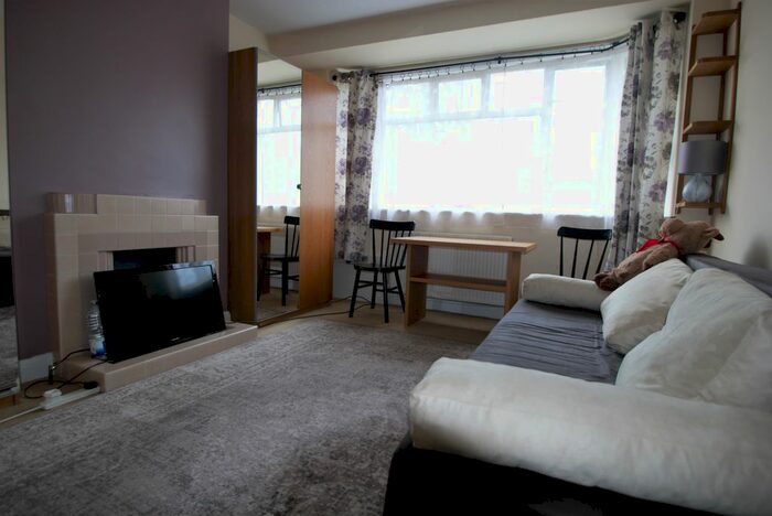 2 Bedroom Maisonette To Rent In Connell Crescent, London, W5