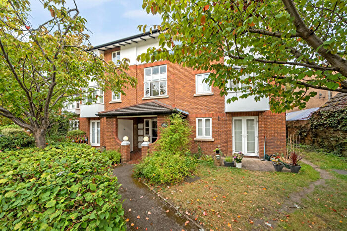 1 Bedroom Flat To Rent In Kingsworthy Close, Kingston Upon Thames, KT1