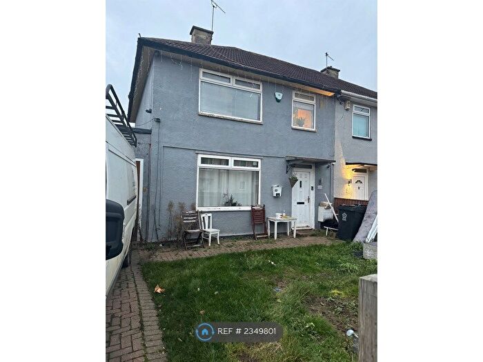 3 Bedroom Semi-Detached House To Rent In Cheriton Road, Leicester, LE2