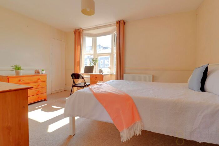 4 Bedroom End Of Terrace House To Rent In Southover Street, Brighton, BN2