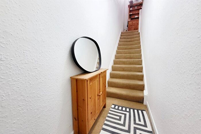 2 Bedroom Flat For Sale In Bournemouth, BH8