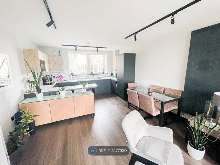 3 Bedroom Flat To Rent In Merrick Road, Southall, UB2