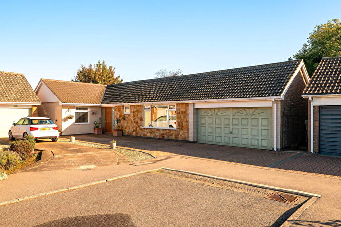 3 Bedroom Detached Bungalow For Sale In Cedar Close, Sudbrooke, Lincoln, LN2