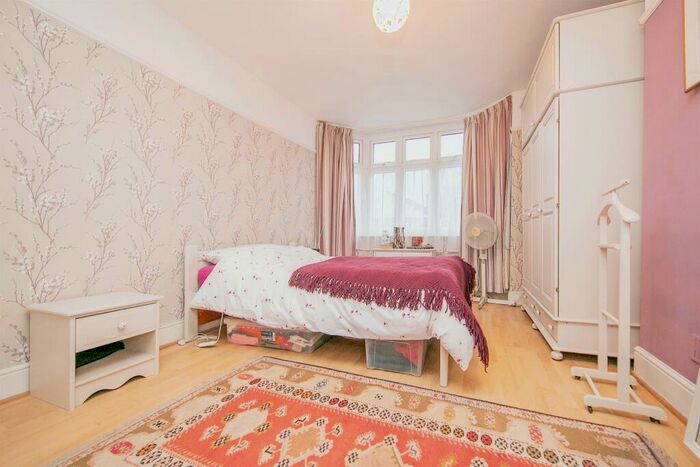 3 Bedroom Detached House For Sale In Tuddenham Avenue, Ipswich, IP4