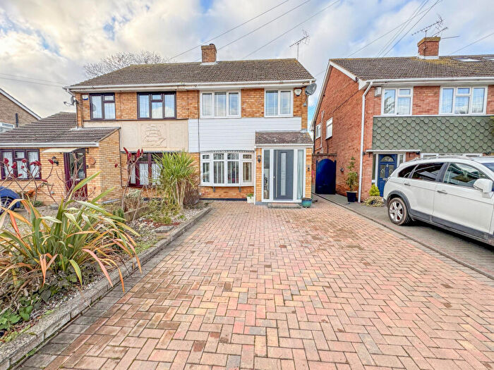3 Bedroom Semi-Detached House For Sale In Ferry Road, Hullbridge, SS5