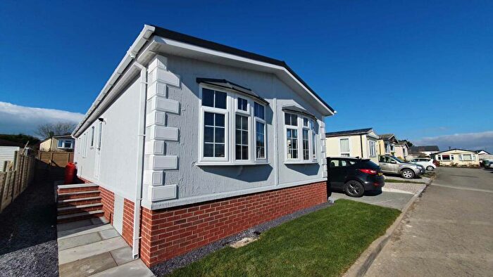 2 Bedroom Park Home For Sale In Planet Park, Delabole, PL33
